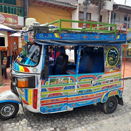 El Paraiso Paisa 5 Minutos Del Malecon Parqueadero Privado A Guatapé Exterior photo