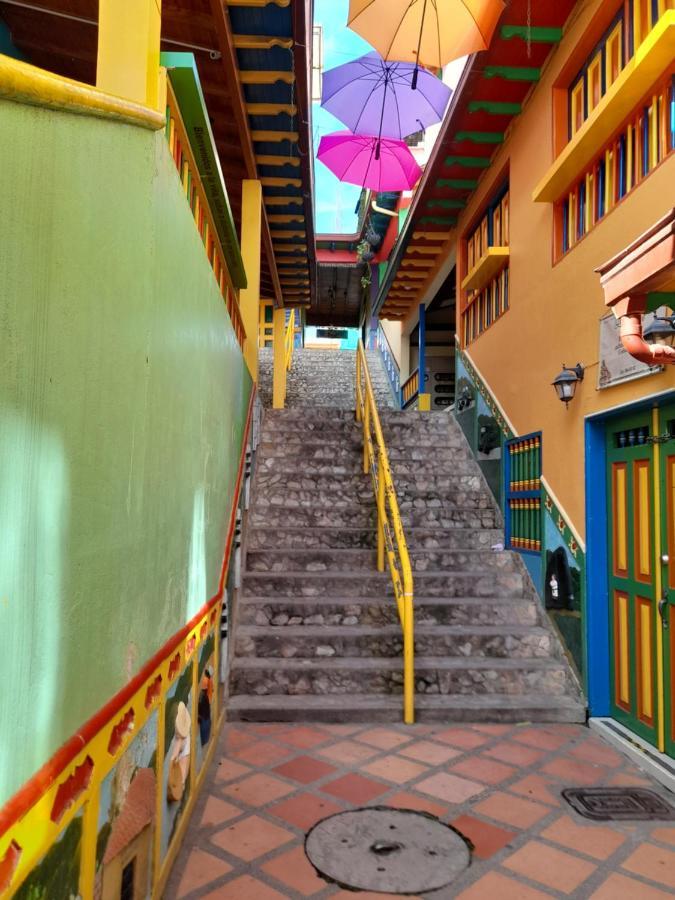 El Paraiso Paisa 5 Minutos Del Malecon Parqueadero Privado A Guatapé Exterior photo