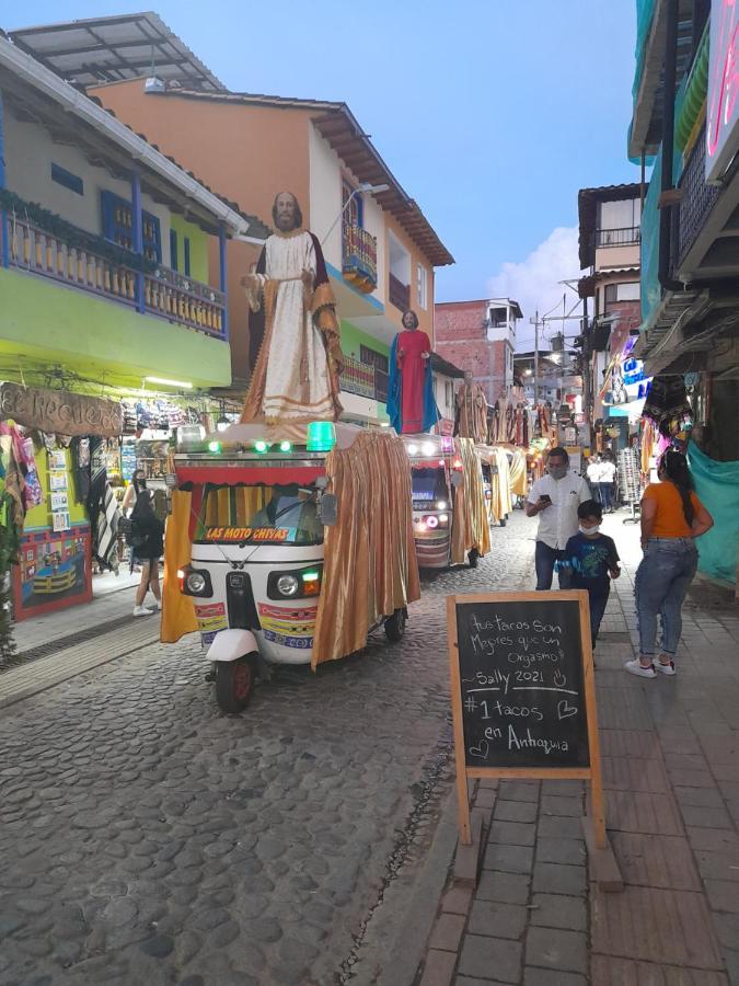 El Paraiso Paisa 5 Minutos Del Malecon Parqueadero Privado A Guatapé Exterior photo