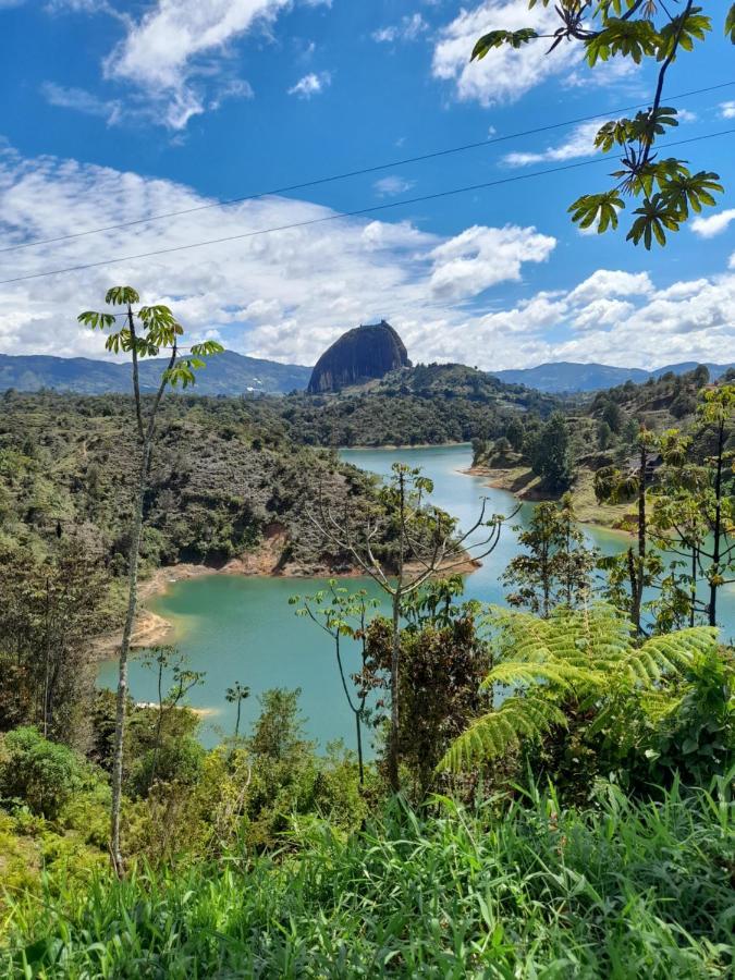 El Paraiso Paisa 5 Minutos Del Malecon Parqueadero Privado A Guatapé Exterior photo